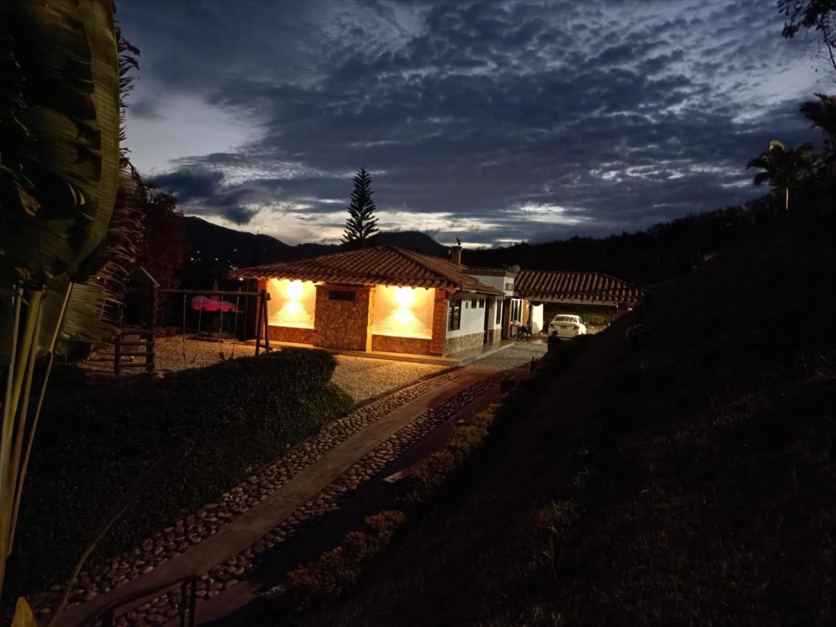 Casa Campestre Montecarlo Guatape- Desayuno A Pareja Villa ภายนอก รูปภาพ